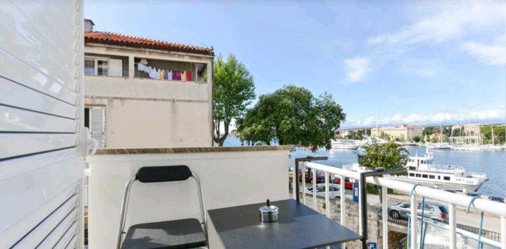 Lavender Apt. W. Balcony In Old Town Zadar Buitenkant foto